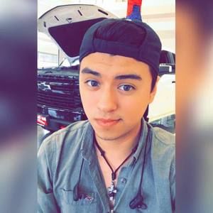 Meet your Posher, Moises